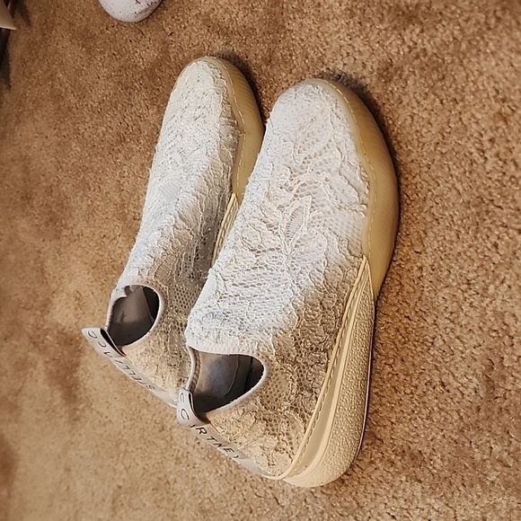 Stella McCartney Embroidered Limited Edition Luxury Sneakers - Picture 2 of 16